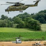 Un navire russe tire des fusées éclairantes sur un hélicoptère militaire danois au large de la côte sud du Danemark