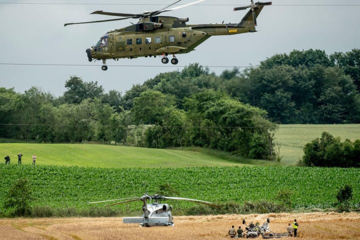Un navire russe tire des fusées éclairantes sur un hélicoptère militaire danois au large de la côte sud du Danemark