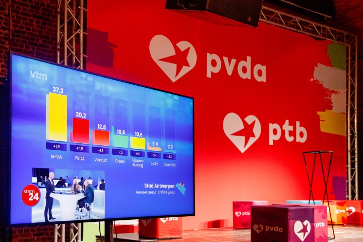 Un sondage révèle une progression du soutien aux partis d'extrême gauche et d'extrême droite en Belgique