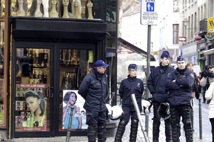 Un suspect arrêté après des violences lors d'une opération policière de lutte contre le trafic de drogue à Matonge