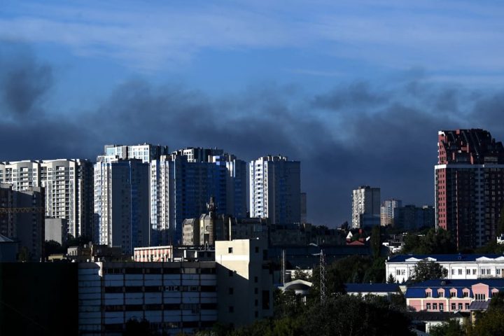 Une attaque de drone russe touche le siège des services de sécurité ukrainiens à Kyiv