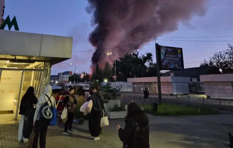Une attaque russe endommage la station de métro Taras Shevchenko à Kyiv le 8 septembre