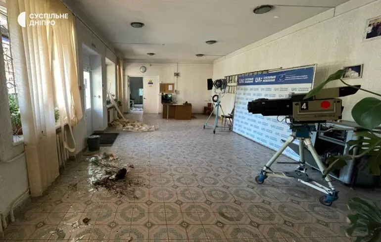 Une attaque russe endommage le bâtiment d'un média à Kryvyi Rih, plus de 50 vitres brisées