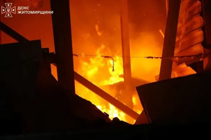 Une frappe de drone en district de Korosten fait deux morts et plusieurs blessés en Ukraine