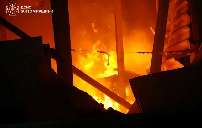 Une frappe de drone en district de Korosten fait deux morts et plusieurs blessés en Ukraine