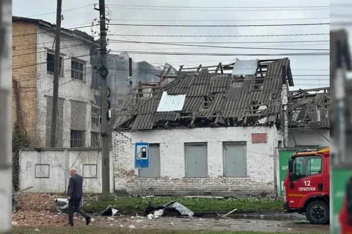 Une frappe de drone russe à Pryluky fait trois morts et sept blessés