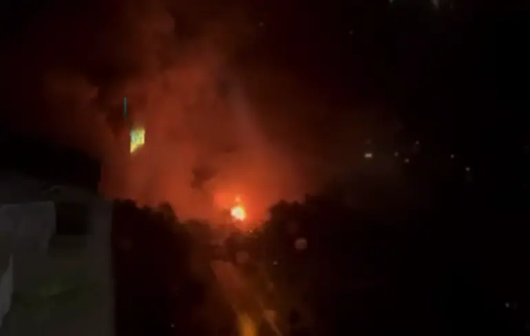 Une frappe de missile russe à Kyiv fait un mort et deux blessés malgré des appels au cessez-le-feu