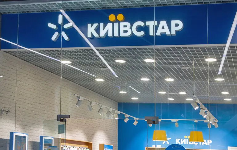 Une frappe russe endommage le bureau de Kyivstar à Kyiv, aucun employé n'est blessé