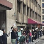 Une installation géante de « plats vides » à Bruxelles souligne la crise de l'insécurité alimentaire en Belgique