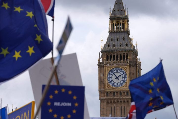 Une majorité d'électeurs britanniques soutient des liens plus étroits avec l'UE, y compris les partisans de Farage.