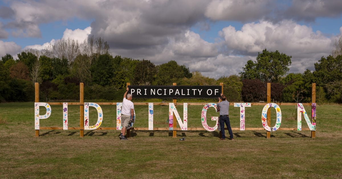Une révolte dans un village anglais met en lumière les tensions croissantes autour de la politique migratoire
