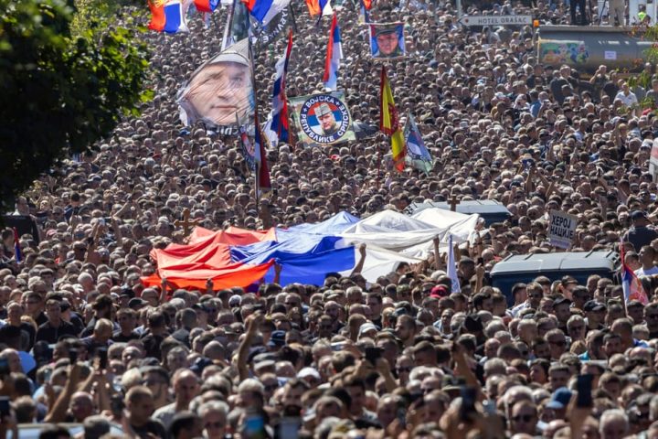 Ursula von der Leyen critique les funérailles de Ratko Mladić comme un recul pour les aspirations européennes de la Serbie