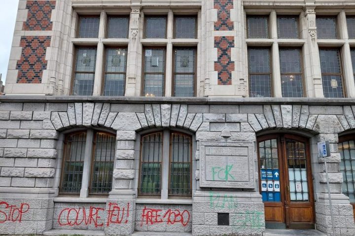 Vandalisme au cabinet de la commune de Schaerbeek visant le MR et les fermetures nocturnes