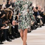Vogue World Milan se termine avec des performances de robots, suscitant des réactions partagées sur l'avenir de la mode