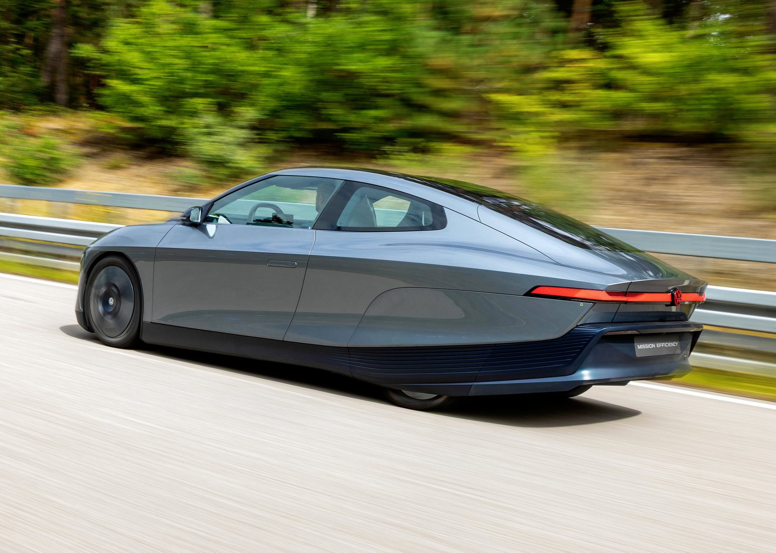 Volkswagen présente un prototype de véhicule électrique ultra-efficace atteignant l'équivalent de 323 miles par gallon.