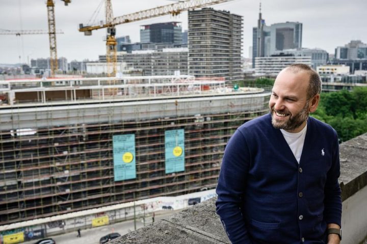 Yves Goldstein reste directeur du Kanal jusqu’à l’ouverture, exclu du processus de succession
