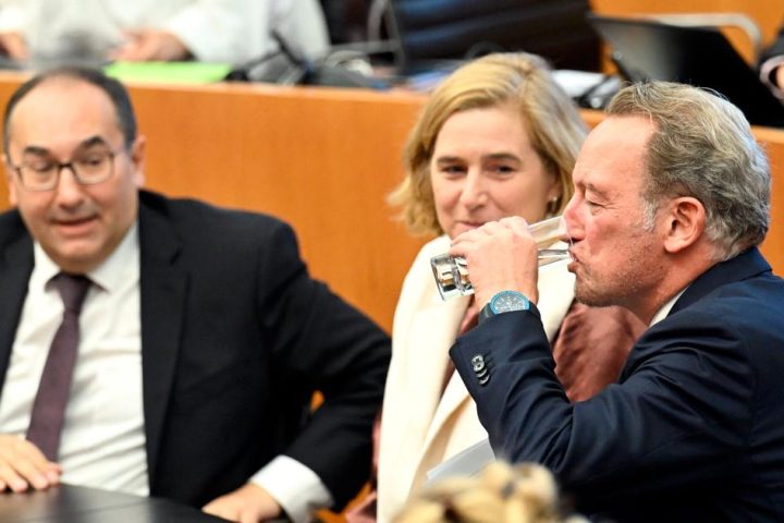 Accord budgétaire conclu alors que la coalition PS-Anders se renforce, Dilliès reste écarté