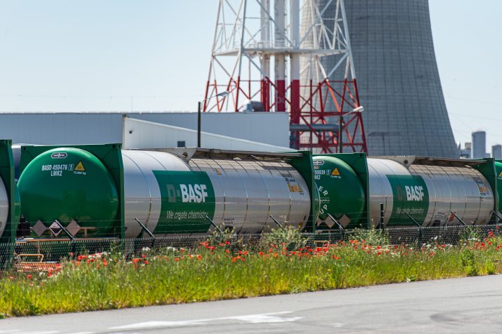 BASF revoit à la hausse ses prévisions de bénéfice grâce à une augmentation de ses revenus