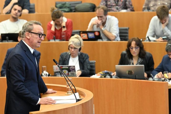 Boris Dilliès met l'accent sur un budget équilibré lors des annonces futures du gouvernement bruxellois.