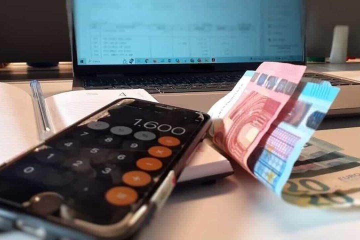 Bruxelles propose un bonus de l'emploi allant jusqu'à 600 € pour les travailleurs à faible revenu afin de réduire les disparités salariales