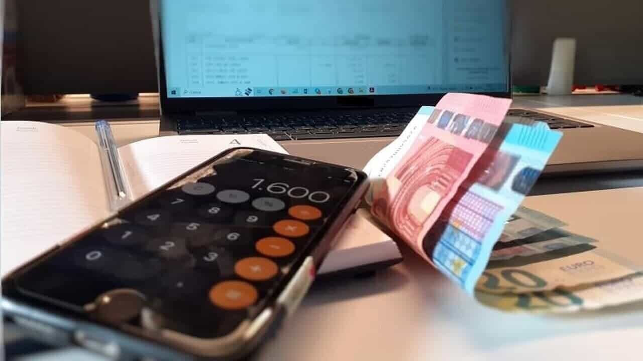 Bruxelles propose un bonus de l'emploi allant jusqu'à 600 € pour les travailleurs à faible revenu afin de réduire les disparités salariales