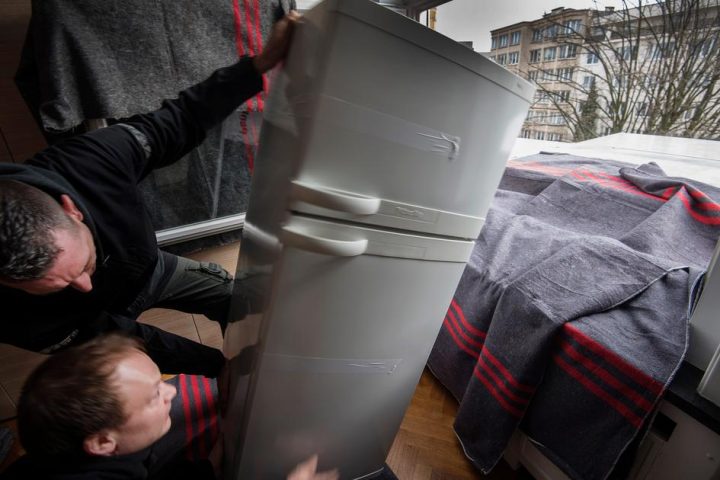 Bruxelles supprimera la prime à l'achat de réfrigérateurs pour les ménages à bas revenus à partir de 2027