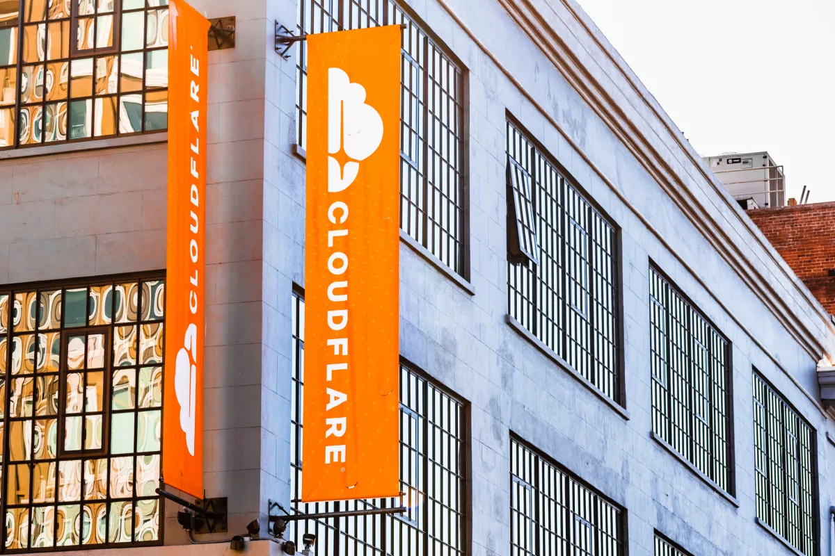 Cloudflare acquiert Deno pour renforcer sa plateforme de programmation Workers