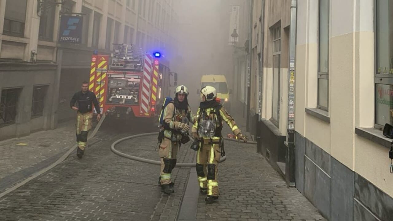 De la fumée visible près de la Grand-Place après un incendie à la rue de la Violette.