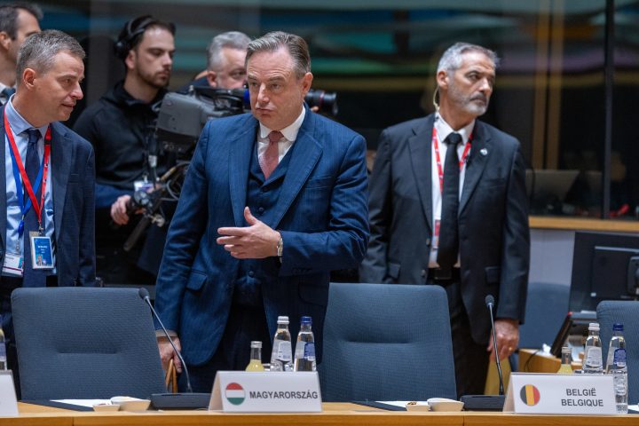 De Wever appelle à protéger le secteur pharmaceutique belge contre les États-Unis et la Chine lors du sommet de l'UE