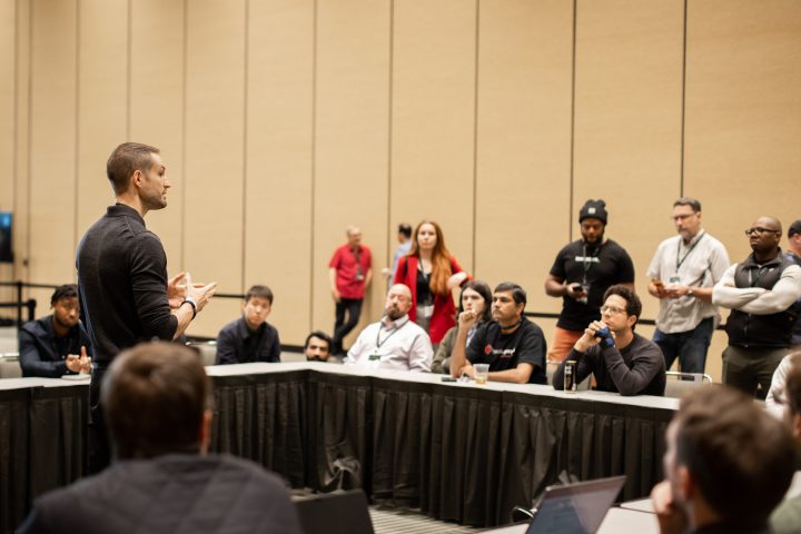 Découvrez l'agenda des tables rondes interactives pour TechCrunch Disrupt 2026