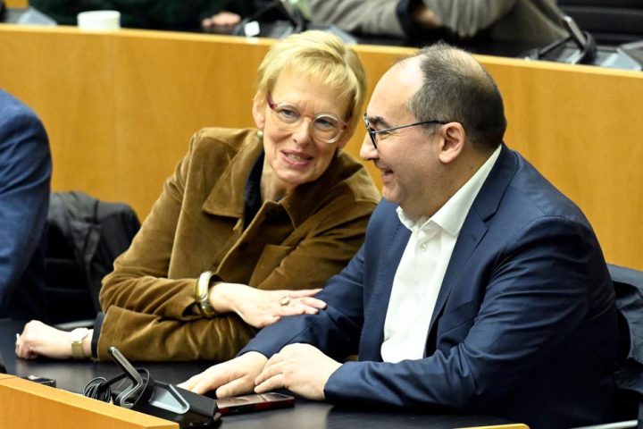 Démission de ministres PS du gouvernement en raison de divergences sur 131 millions d'euros pour le logement social