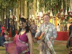Des ambassadeurs étrangers célèbrent Navratri au Gujarat, soulignant la diversité culturelle et les échanges internationaux.