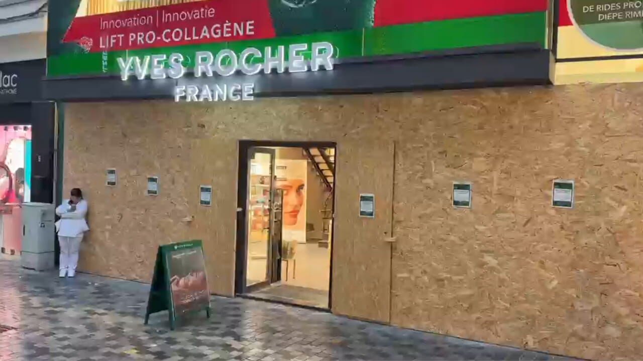 Des commerçants de la rue Neuve se protègent par crainte de nouveaux pillages