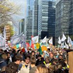 Des dizaines de milliers de personnes défilent à Bruxelles pour une action climatique renforcée