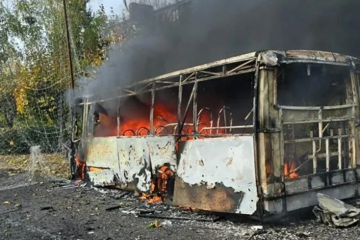 Des forces russes attaquent un bus de passagers à Kramatorsk, faisant au moins 12 morts