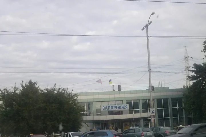 Des forces russes frappent des infrastructures de transport à Zaporizhzhia, des civils blessés