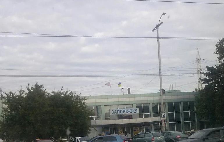 Des forces russes frappent des infrastructures de transport à Zaporizhzhia, des civils blessés