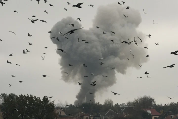 Des forces ukrainiennes frappent Rubikon, endommageant des installations de stockage de drones à Donetsk