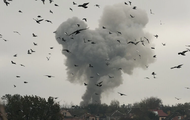 Des forces ukrainiennes frappent Rubikon, endommageant des installations de stockage de drones à Donetsk
