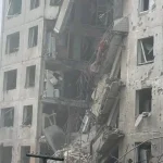 Des frappes aériennes russes touchent des bâtiments résidentiels à Sloviansk, faisant plusieurs blessés et d'importants dégâts