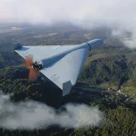 Des frappes de drones russes à Kyiv font trois blessés et endommagent des bâtiments résidentiels