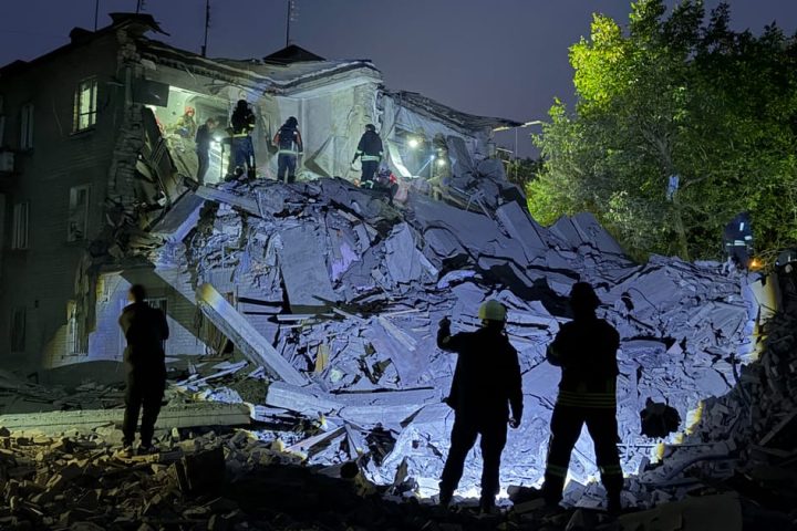 Des frappes russes à Zaporizhzhia font au moins 11 morts, dont trois enfants, selon les autorités