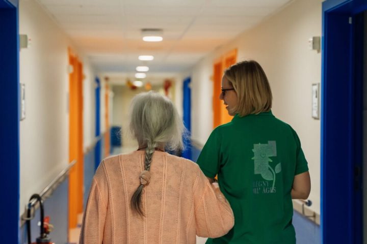 Des interrogations sur l'usage des fonds publics chez 30 % des opérateurs privés de maisons de repos