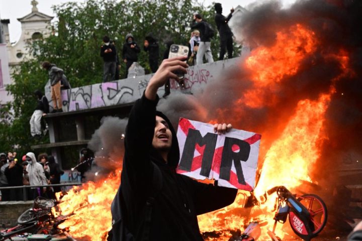 Des manifestations de jeunes éclatent à Bruxelles et ailleurs face aux pressions d'austérité