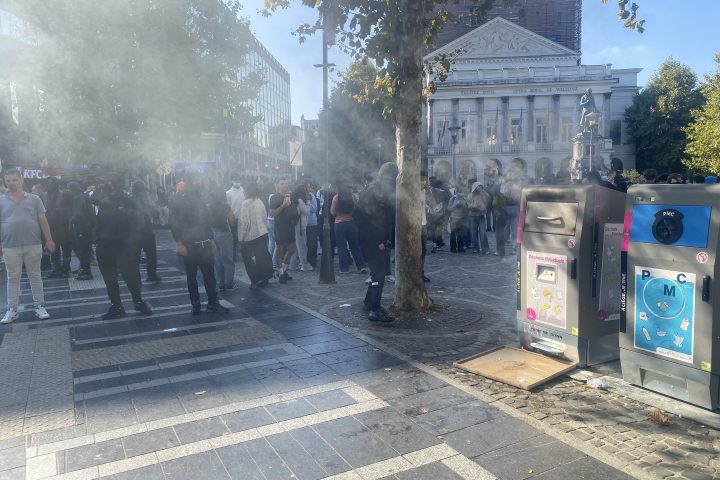Des manifestations violentes contre les réformes de l'éducation éclatent à Liège et en France