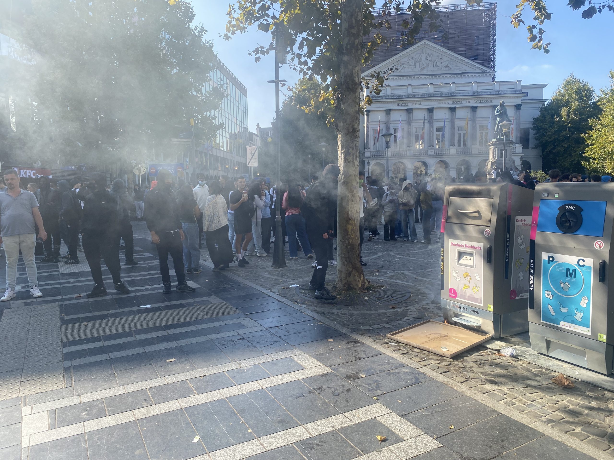 Des manifestations violentes contre les réformes de l'éducation éclatent à Liège et en France