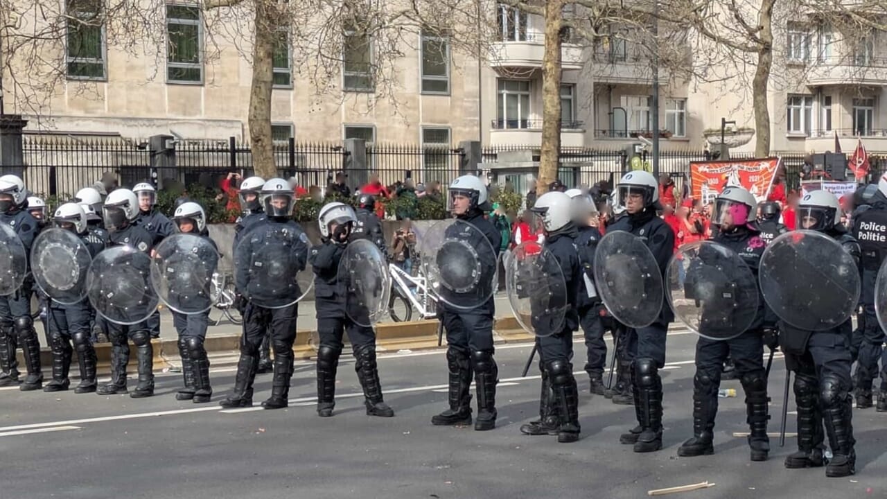 Des masques et du sérum physiologique saisis lors de contrôles policiers: la Ligue des droits humains s'inquiète des pratiques de la police bruxelloise