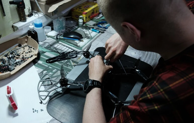 Des officiers ukrainiens mettent en garde contre des impacts opérationnels graves dus aux restrictions de connectivité de Starlink