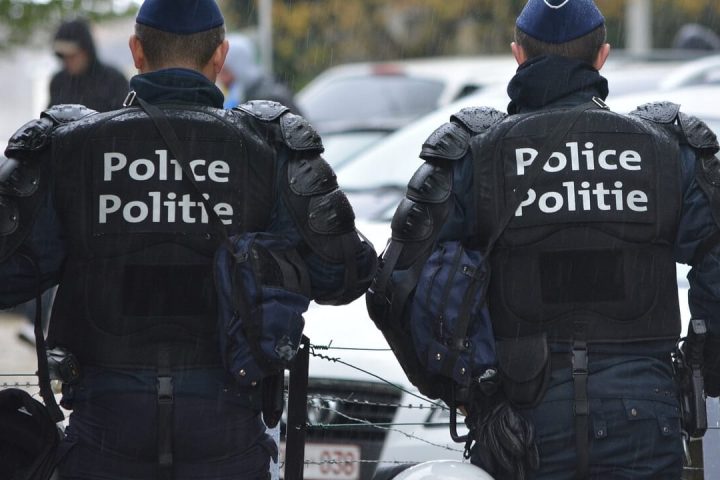 Des policiers, des chevaux et un canon à eau déployés à Bruxelles, mais aucun manifestant n'est signalé ce samedi.