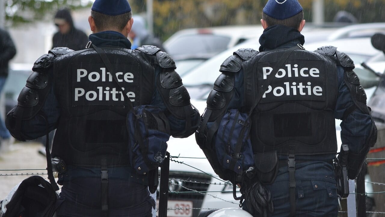 Des policiers, des chevaux et un canon à eau déployés à Bruxelles, mais aucun manifestant n'est signalé ce samedi.